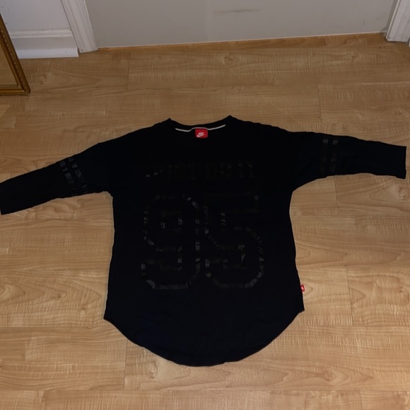 Black Nike shirt - Picture 3 of 4